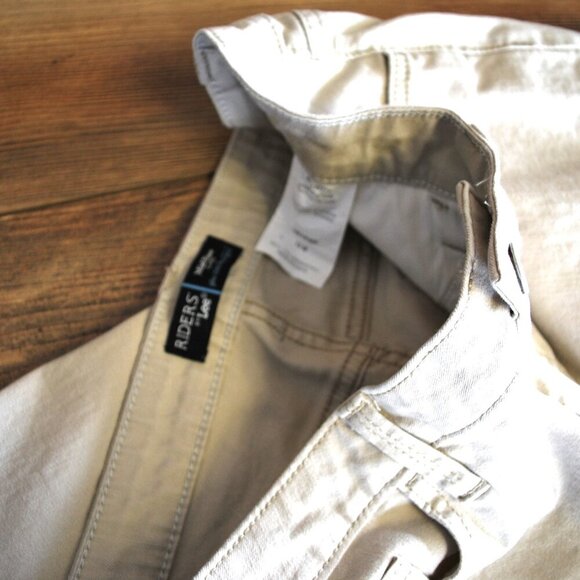 Riders by Lee Women's Mid Rise Khaki Capri 10M - Picture 6 of 6